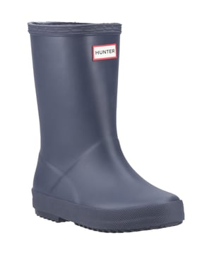 The Kids First Classic Rain Boot is perfect for puddle splashing. Handcrafted from natural rubber, a flat sole and rounded toe gives little feet room to move and the updated 100% recycled polyester lining ensures comfort for every adventure.