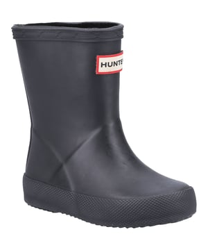 The Kids First Classic Rain Boot is perfect for puddle splashing. Handcrafted from natural rubber, a flat sole and rounded toe gives little feet room to move and the updated 100% recycled polyester lining ensures comfort for every adventure.