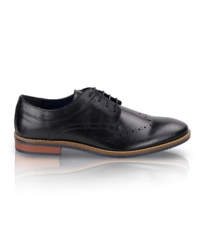 These men's brogue shoes feature a leather upper, textile lining, rubber sole, and lace-up closure. Designed for comfort with a low heel and low top shaft, ideal for formal occasions