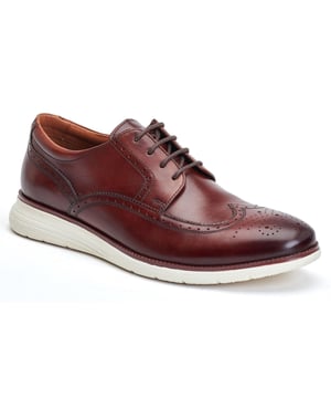 Dieser superleichte Brogue von Base London integriert die neuesten Sohlentechnologien in klassisches britisches Design, um jeden Schritt federleicht zu machen. Gleiten Sie stilvoll zur Arbeit oder schneiden Sie auf der Tanzfläche einige Figuren, Flight wird Sie dorthin bringen.
