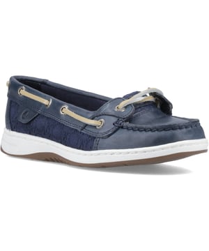 Een gestroomlijnde en moderne variant van de klassieke bootschoen. De Angelfish bootschoen heeft een leren en canvas bovenkant, met een memory foam binnenzool en voering voor superieur comfort.