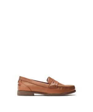 Elevate your everyday with Ercilla, the square toe loafer. This style offers a modern silhouette that adds elegance to any outfit. Crafted from leather, Ercilla features a supported and well padded leather sock and a sleek structured fit that ensures both comfort and durability with timeless style.