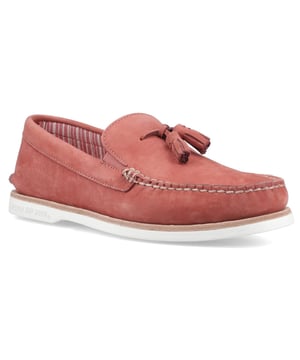 Part boat shoe, part loafer, the mens' Authentic Original Tassel is a stylish choice that adds a touch of flair to any look. Crafted from luxurious leather nubuck, our iconic boat shoe silhouette is reimagined as a slip-on