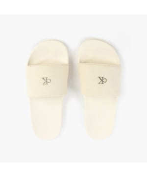 These women's sliders feature a cotton upper, polyester lining, and lightweight EVA sole. Designed for comfort and casual wear, they are slip-on with a flat heel for easy all-day use