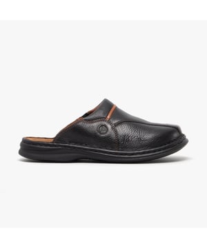 These men's leather mules feature a breathable textile lining, round toe, and flat polyurethane sole. Designed for comfort, they are easy slip-on casual footwear suitable for everyday wear
