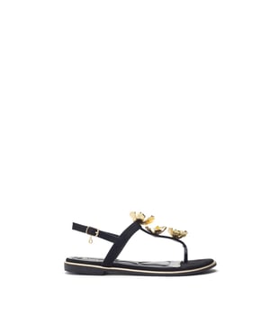Dress to impress with Jewelle. This style features floral embellishments, beautifully leaning into the floral trend, perfect for elevating any look this season. Jewelle is a great option for those who prefer a flat style whilst staying glamourous. The leather lining ensures all-day comfort.