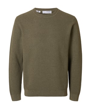 Dieses Herren-Longsleeve kombiniert zeitlosen Stil mit hohem Tragekomfort. Die normale Passform und das weiche Feinstrickgewebe sorgen für ein angenehmes Tragegefühl – den ganzen Tag. Der klassische Rundhalsausschnitt mit fein gearbeiteten Rippsäumen verleiht dem Shirt eine dezente, gepflegte Optik. Überschnittene Schultern unterstreichen den modernen Look und bieten gleichzeitig eine lässige Passform. Das hochwertige Material liegt weich auf der Haut und überzeugt mit seiner atmungsaktiven Struktur. Ideal für Layering oder solo getragen. Das gewebte Label innen rundet das Design dezent ab. Vielseitig kombinierbar – ob im Büro oder in der Freizeit. Ein langlebiges Basic für jeden Kleiderschrank. Stil und Komfort in perfekter Balance.