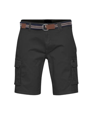 Deze cargoshort voor heren is de perfecte mix van functionaliteit en nonchalance. De klassieke normale pasvorm is comfortabel en biedt veel bewegingsvrijheid. Een stevige pasvorm is gegarandeerd dankzij de normale taillebandhoogte en de stevige tailleband met knoop en ritssluiting. Riemlussen en de meegeleverde riem zorgen voor extra steun en een pittige afwerking. Twee steekzakken, ruime cargozakken en klepzakken aan de achterkant bieden veel opbergruimte voor onderweg. De look: praktisch en mannelijk tegelijk. Het knielengte model past perfect bij sportschoenen, laarzen of sandalen. Robuust materiaal ontmoet geraffineerd design. Een discrete labelpatch boven de achterzak rondt de stijl perfect af. Deze shorts zijn klaar voor elk zomeravontuur - met comfort waar je op kunt vertrouwen.