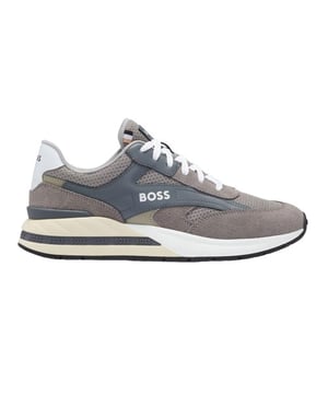 Marke: Boss. Obermaterial: Leder, Netzmaterial. Mittelsohle: EVA (Ethyl-Vinylacetat). Laufsohle: Gummi. Gewebetechnik: Leicht. Verstärkte Ferse. Absatz: Flach. niedrig geschnitten. Design: Kontrast Detail, Logo, Reflektierend. Zum Schnüren.