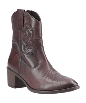Mit Stil aufsatteln mit dem Wynn-Stiefel! Hergestellt aus echtem Leder mit schicker westlicher Stickerei sind diese Schönheiten perfekt, um in dieser Saison den Cowboy-Trend zu treffen. Wirklich gemütlich und endlos tragbar mit einem Reißverschluss und Memory-Foam-Einlegesohle.