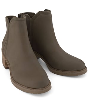 Ein klassischer, alltäglicher Look, der Hailey Stiefel ist mit einer Mini-Profilsohle und Obermaterial aus Nubukleder gefertigt, die sich nahtlos mit Jeans, Kleidern und T-Shirts kombinieren lassen. Bequeme CloudBound-Innensohlen und eine Gummisohle bieten Komfort und Griffigkeit.