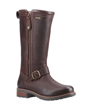 Bourton ist dein Bikerstiefel mit einem ländlichen klassischen Touch. Er verfügt über wasserfeste Lederoberteile, um deine Füße bei winterlichem Wetter trocken zu halten. Mit luxuriösem Kunstpelzfutter im Stiefel bleiben deine Füße die ganze Saison über warm. Mit Schnallendetails um den Knöchel.