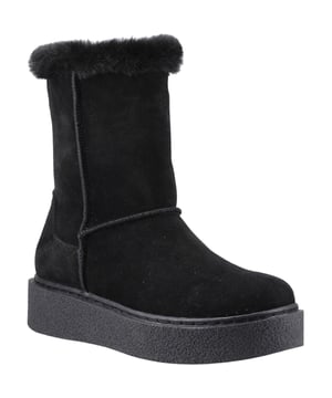 Maak kennis met jouw nieuwe winterfavoriet: de Becca Mid Boot! Gemaakt van echt suede met een faux fur kraag, fleece voering en een memory foam inlegzool, zijn deze laarzen van gemiddelde lengte echt heerlijk warm en waterafstotend - perfect voor een moeiteloze stijl de hele dag door.