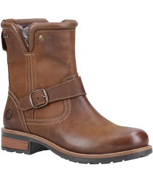 Kinsham is jouw motorboot met een klassieke landelijke twist. Voorzien van waterdicht leren bovens voor droge voeten in het winterse weer. Met luxe faux fur voering in de laars blijven je voeten het hele seizoen warm. Met gespsdetails rond de enkel.