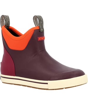 Die Ankle Deck Boot Kollektion wurde speziell für Hochseeangler entwickelt. Der ADB ist eine großartige Option für alle, die rutschfeste und wasserdichte Schuhe für das Leben an Land oder auf dem Wasser suchen.