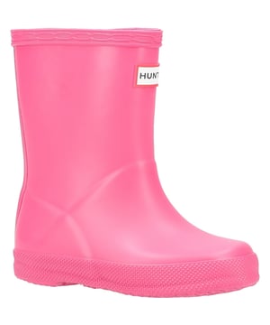The Kids First Classic Rain Boot is perfect for puddle splashing. Handcrafted from natural rubber, a flat sole and rounded toe gives little feet room to move and the updated 100% recycled polyester lining ensures comfort for every adventure.