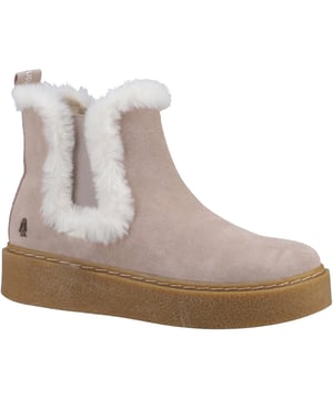 De Bella is een schattige en gezellige winter chelsea boot met een plateauzool, fleece voering voor warmte en een memory foam binnenzool voor dagelijks comfort