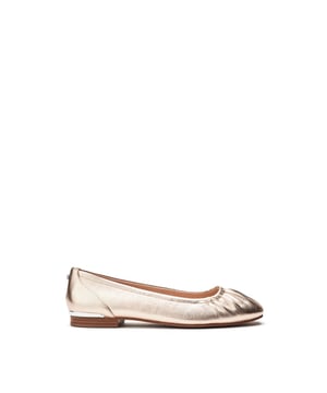 Feel good in Freesia, the elasticated flat shoe. This style features a leather sock and lining for ultimate comfort, all day long.