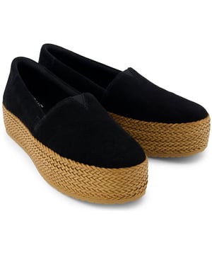 Put some spring into your step with our Valencia platform espadrilles. Fun fringe details and a closed-toe, slip-on silhouette elevate your look while keeping you comfortable.