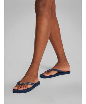 These men's flip-flops feature a TPR upper, synthetic lining and sole, and a slip-on design. They offer comfort and breathability, ideal for casual wear