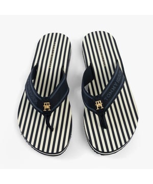 These lightweight flip-flops feature a polyester upper, EVA lining and sole, and a slip-on design, offering comfort and ease for casual wear
