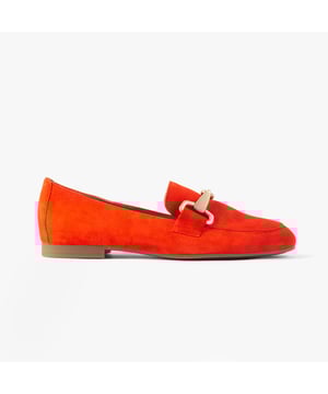 These women's loafer shoes feature a leather upper, textile lining, and rubber sole for comfort and lightweight wear. Ideal for casual occasions with a flat heel and slip-on design