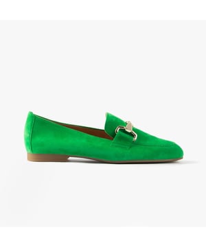 These women's slip-on loafers feature a leather upper, textile lining, and rubber sole for comfort and lightweight wear, ideal for casual occasions
