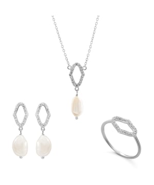 Deze Orphelia Set: Ketting + Oorbellen + Ring in Zilver is gemaakt van de hoogste kwaliteit allergievrij 925 Sterling Zilver. De Orphelia 'Normandië' Vrouwen 925 Sterling Zilver Set: Ketting + Oorbellen + Ring - Zilver SET-7574 wordt geleverd in een prachtige cadeauverpakking en heeft een garantie van twee jaar - het perfecte geschenk om jezelf of een dierbare te verwennen.