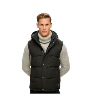 Superdry Everest Herren Steppweste Schwarz Synthetik. Authentisches Kleidungsstück der Marke Superdry - Streetwear/Sportswear-Design von Superdry - Superdry Fashion für Herren, perfekt für den Alltag - Die schwarze Steppweste von Superdry lässt sich ideal mit dem Rest Ihrer Garderobe kombinieren - Bequemes synthetisches Material - Klassisch - Everest -