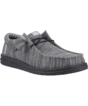 Mit dem Besten in Wally Stretch Mesh dehnen. Klassischer HEYDUDE-Aufbau, Obermaterial aus Stretch-Mesh und elastische Schnürsenkel bedeuten Bequemlichkeit, Komfort und Leichtigkeit von oben bis unten. Rocke es alles in einem fußumhüllenden Stil.