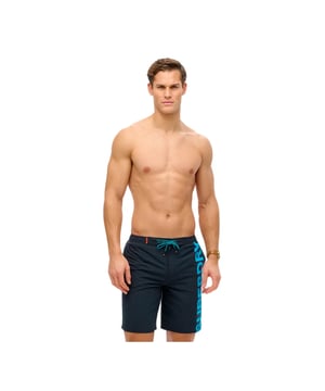 Superdry Surf Badeanzug Herren Blau Synthetik. Authentisches Kleidungsstück der Marke Superdry - Streetwear-/Sportswear-Design von Superdry - Superdry für Herren moda, perfekt für den Alltag - Der Superdry Badeanzug in Blau lässt sich hervorragend mit dem Rest Ihrer Garderobe kombinieren - bequeme Synthetikmaterial - klassisch - Surf -
