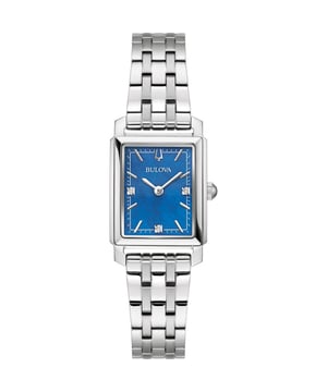 Diese Bulova Sutton Analog Uhr für  Damen ist das perfekte Accessoire zum tragen oder verschenken. Ihr Silber  Rechteckig Gehäuse kombiniert mit dem bequemen Silber Armband aus  Edelstahl garantiert, dass Sie diese atemberaubende Uhr kompromisslos genießen werden. Angetrieben von einem hochwertigen Quarz Uhrwerk und wasserdicht bis 3 bars, läuft Ihre Uhr stets weiter. Dieses Bulova Damenmodell verleiht der bereits beeindruckenden Sutton-Kollektion zusätzlichen Charakter. Hochwertiges Silber-Edelstahlarmband, 19 cm lang und 13 mm breit, mit Faltschließe. Gehäusemessung: 21 X 25 mm,Gehäuse Höhe: 7 mm, Gehäusefarbe: Silber, Zifferblattfarbe: Blau