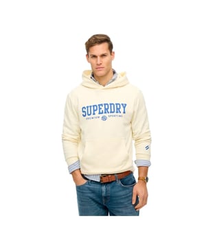 Sweat Superdry Core Sport für Herren Beige Baumwolle. Authentisches Kleidungsstück der Marke Superdry - Streetwear/Sportswear-Design von Superdry - Superdry für Herren Mode, perfekt für den Alltag - Beige Sweat von Superdry lässt sich hervorragend mit dem Rest Ihrer Garderobe kombinieren - bequeme Baumwollmaterial - klassisch - Core Sport -