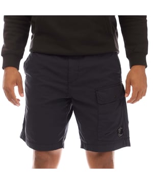 Mens C.P. Company 50 Fili Stretch Cargo Shorts in navy.- Button and zip fastening.- Side pockets.- Cargo flap snap pocket with Lens detail.- Back zip pocket with applied logo label.- Belt loops.- Double garment dyed.- Regular fit.- 65% Cotton  28% Polyamide  7% Elastane.- Ref: 18CMBE111A888