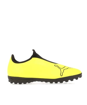 The PUMA Finesse LL features a soft synthetic upper and a comfortable laceless slip-on construction. It allows all players to finesse the ball into the net.
