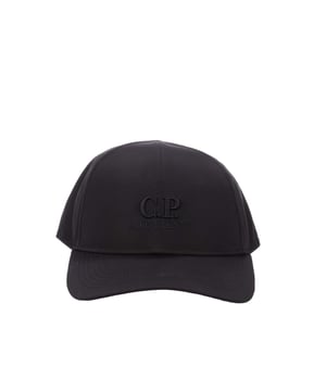 C.P. Company Chrome-R Goggle Cap in zwart.- Brilglazen achteraan.- Gepaneelde constructie.- Geborduurd logodetail.- Gebogen rand.- 100% polyamide.- Ref: 18CMAC146A999