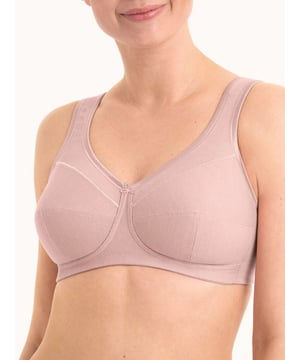 Everyone who likes the feel of cotton on their skin will love our JANA support bra! It not only feels super soft and comfortable on the skin but, with its three-section cups, also gives great breast shape under clothes. Adjustable and softly padded straps for relief on the shoulders round off the support function of this popular Cotton Pique bra.