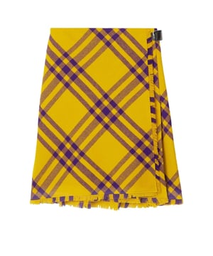 Deze Burberry kiltrok, gemaakt van 100% luxueuze wol, is een must-have voor elke modebewuste persoon. Het geplooide rugontwerp voegt een vleugje verfijning en beweging toe aan je garderobe, en de knoop- en riemsluiting zorgt elke keer weer voor een perfecte pasvorm. Mis dit tijdloze item niet en voeg het toe aan je collectie!