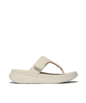 These toe post sandals feature leather uppers, slip-resistant rubber soles, and arch support, offering comfort and stability for casual wear