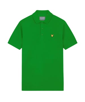 Verrijk je casual garderobe met het Lyle &amp; Scott Fairway Green poloshirt, vakkundig vervaardigd voor comfort en stijl. Gemaakt van een premium mix van 49% katoen, 47% polyester en 4% elastaan, voelt deze polo zacht aan met precies de juiste hoeveelheid stretch voor bewegingsvrijheid. De levendige fairwaygroene kleur geeft elke outfit een frisse, sportieve touch, waardoor hij perfect is voor zowel vrije tijd als actieve dagen. Ontworpen met de kenmerkende kwaliteit van Lyle &amp; Scott, garandeert deze polo duurzaamheid en een stijlvolle look die lang meegaat. Ervaar de perfecte balans tussen comfort en verfijning met deze veelzijdige garderobe-essential