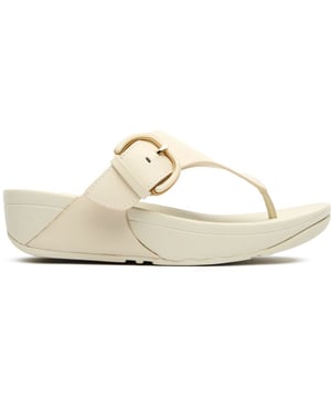 Entdecken Sie den luxuriösen Komfort der Fitflop Lulu Resin Buckle Leder Flip-Flops in einem vielseitigen, natürlichen Farbton. Diese stylischen Damen-Sandalen kombinieren elegante Leder-Obermaterialien mit einem auffälligen Details aus Resin für einen Hauch von Eleganz. Die revolutionäre Komfort-Mittelsohlentechnologie unterstützt Ihre Füße den ganzen Tag, während die strapazierfähige Gummisohle zuverlässigen Halt bietet. Größengetreu und mit der charakteristischen gepolsterten Innensohle von Fitflop gestaltet, bieten diese Sandalen die perfekte Mischung aus Stil und Funktion für Ihre Sommergarderobe.