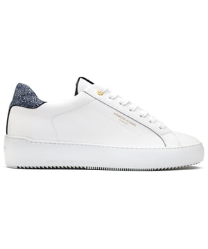 Presentamos la epitome de la sofisticación deportiva urbana, estas zapatillas Android Homme Zuma Venice presentan un conjunto de alta calidad que combina cuero Gomma blanco con una suela de goma gruesa y materiales de primera. Esta zapatilla AH cuenta con ojales dorados en la parte superior, detalles en caviar marino en el talón, las icónicas coordenadas de LA y logotipos del diseñador para un acabado sutil pero lujoso.