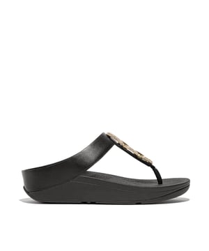 These toe post sandals feature a leather upper, rubber sole, and platform heel with arch support and slip resistance, ideal for casual wear and all-day comfort