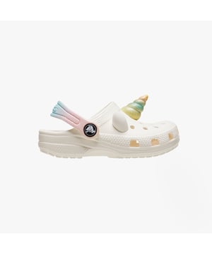 These unisex kids' clogs feature Croslite material for comfort and breathability, with a slip-on design and round toe. Ideal for casual wear and easy to slip on