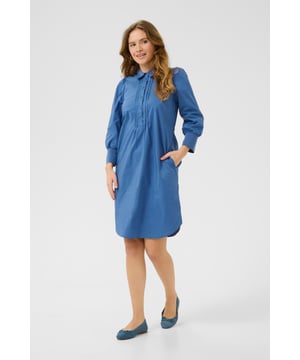 Fijne was 30°, niet bleken, niet in de droger drogen, Liggend laten drogen., koud strijken max. 110° C, Droogreiniging  65% Katoen,33% Polyester,2% Elastaan