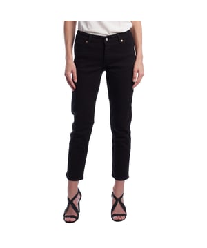Denim broek in een klassiek five-pocket ontwerp met een mid-rise taille. De rechte snit en enkellengte maken het een tijdloos en functioneel kledingstuk dat perfect gecombineerd kan worden met sportschoenen en hoge hakken. De knoopsluiting verborgen onder een knoopsluiting aan de voorkant zorgt voor een strakke, minimalistische look.\n\n Een betrouwbare basic die zich gemakkelijk aanpast aan vele alledaagse stijlen en gelegenheden.\n\n Details:\n Snit: Recht, enkellang.\n Buitenkant: Duurzaam, middengewicht denim met opgezette achterzakken.\n Taille: Halfhoog met riemlussen.\n Stijl: Klassiek en urban, ideaal om elke dag te dragen.\n Functionaliteit: Verborgen knoopsluiting, vijf functionele zakken.\n\n Een jeans die in geen enkele garderobe mag ontbreken, een combinatie van comfort, stijl en duurzaamheid.\n Samenstelling: 96% katoen, 3% polyester, 1% elastaan\n Onderhoud:\nMachinewas koud (max. 30 °C), binnenstebuiten om de kleur te beschermen.\n Geen bleekmiddel gebruiken.\n Indien nodig op lage temperatuur strijken.