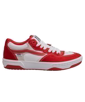 Zapatillas Vans Rowan 2\n\nLa Rowan 2 se inspira en el diseño de las zapatillas de tenis clásicas y está fabricada con tecnología ImpactWaffle, una combinación de la amortiguación de impacto de doble densidad de Vans y la goma SickStick, que proporciona una protección excepcional contra impactos sin sacrificar la sensación de la tabla.\n\nDetalles:\n- Parte superior de ante y cuero.\n- Impactwaffle.\n- Suela de goma SickStick.\n- Refuerzos Duracap.\n- Cordones planos que eliminan los puntos de presión en el empeine para un ajuste perfecto y mayor comodidad.\n- Logo d Vans Rowan en la lengüeta.\n\nLas zapatillas Vans son mucho más que un calzado: representan una actitud, un estilo de vida urbano y rebelde. Ya sea en su clásica silueta Old Skool, en las icónicas Slip-On o en las modernas colaboraciones con artistas y marcas, Vans sigue siendo un símbolo de autenticidad, creatividad y cultura alternativa.\n Composición: Exterior: Ante, Piel; Interior: Textil; Suela: Sintético\n Cuidados:\nLimpiar con un cepillo suave y jabón neutro.\nEvitar lavar en máquina.\nSecar al aire, lejos del sol directo.