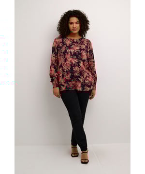 Deze dames blouse heeft een comfortabele, losse pasvorm, ronde halslijn en lange mouwen met elastische manchetten. Het soepele materiaal biedt draagcomfort en veelzijdigheid voor iedere gelegenheid.  Fijne was 30°, niet bleken, niet in de droger drogen, warm strijken max. 150° C,   100% Viscose (LENZING™ ECOVERO™)