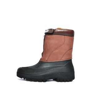 Face the colder seasons with confidence in the SE Cotswold Venture 2 Mens Waterproof Bootsa stylish and practical choice built for wet, wintery weather. Designed as a versatile all-season hybrid, the Venture 2 features a robust construction that blends durability with everyday comfort.
 The upper is crafted from luxury faux suede fabric for a refined outdoor look, while the lower foot is protected by a fully waterproof moulded rubber galoshperfect for tackling rain, puddles, and muddy ground. Inside, a thick textile fleece lining wraps your feet in cosy warmth, making every step feel like home.
 Getting in and out of the boots is quick and easy thanks to the front zip and hook-and-loop fastening system, which also helps ensure a snug, secure fit. A rugged rubber outsole provides dependable traction on a variety of surfaces, giving you grip and stability wherever your day takes you.
 Whether youre out walking the dog, running errands, or braving the elements, the Cotswold Venture 2 has you coveredwith weather protection, warmth, and timeless style.
 
 - Faux Suede Fabric upper
 - Waterproof rubber galosh
 - Easy on / off wear with the use of front zip and hook and loop strap
 - Thick textile fleece lining
 - Comfort cushioned insole
 - Cotswold branding
 
 Please note - this boot is only waterproof in the rubber galosh area and not in the Faux suede shaft of the boot so walking through very long wet grass or deeper water will render these boots not waterproof. 
 * Please note these boots come polybagged and are not boxed *