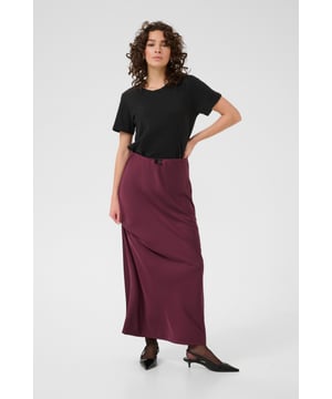Dieser Damen-Satin-Unterrock überzeugt mit geradem Schnitt und knöchellanger Länge. Ein elastischer Bund sorgt für angenehmen Tragekomfort und schlichte Eleganz für vielseitige Outfit-Optionen.  Schonwäsche 30°, Nicht bleichen, Nicht im Trockner trocknen, Tropnass aufhängen im Schatten, Kalt bügeln max. 110° C, Trockenreinigung  97% Polyester,3% Elasthan